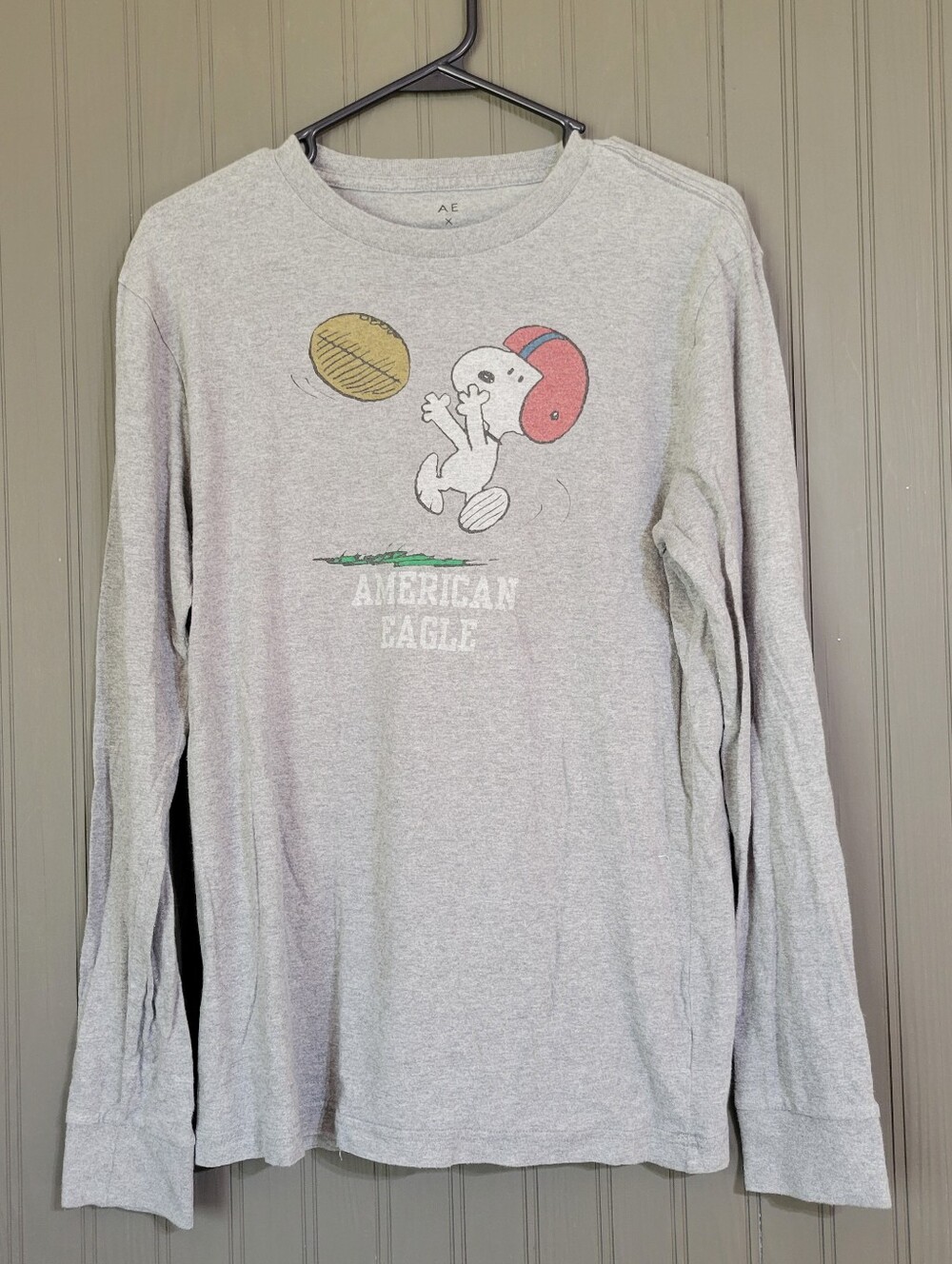 American Eagle  X Peanuts Long Sleeve Graphic Shirt Football Snoopy Gray Men's S